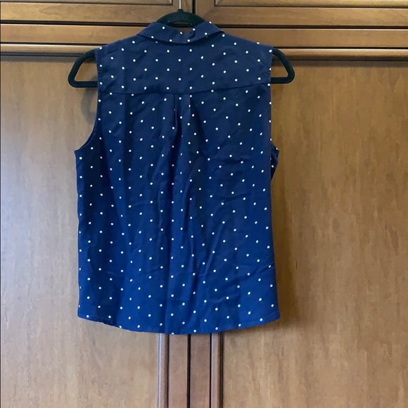 Sleeveless navy and white polka dot button down - Picture 5 of 7